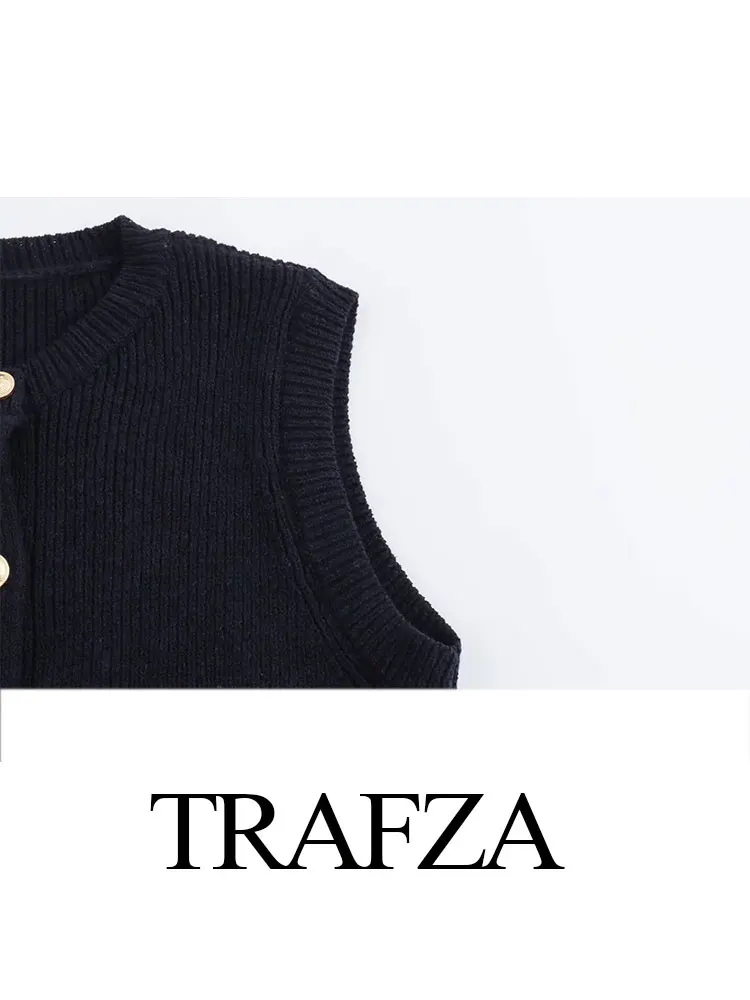 TRAFZA Women\'s Summer Short Knitted Vest Sweater Vest Retro Round Neck Metal Button Decoration Women\'s Double Pocket Short Top