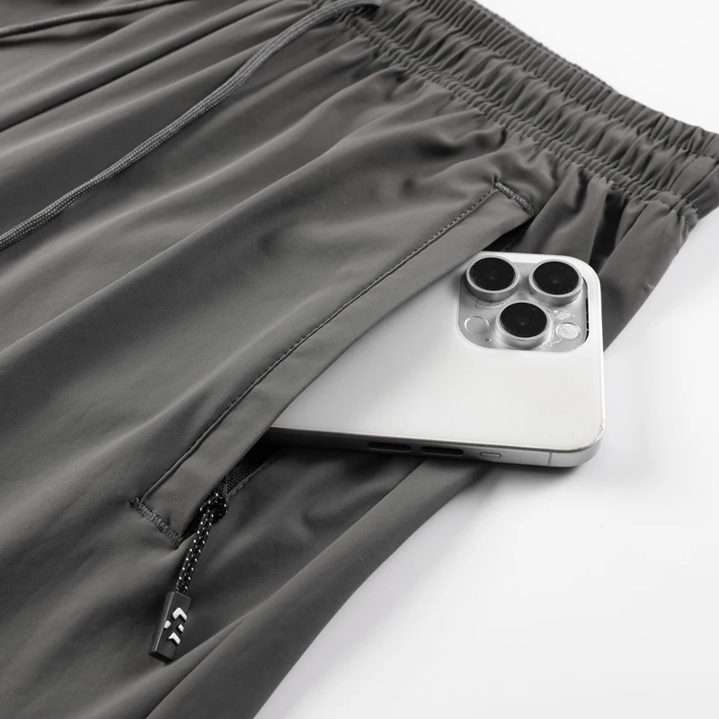 Neue Sommer-Herrenhose aus Eisseide, kühle Hose mit seitlichen Streifen, schwarz-graue, dünne Sporthose, Herren-Fitness-, Bergsteiger- und Wanderhose – Detail 11