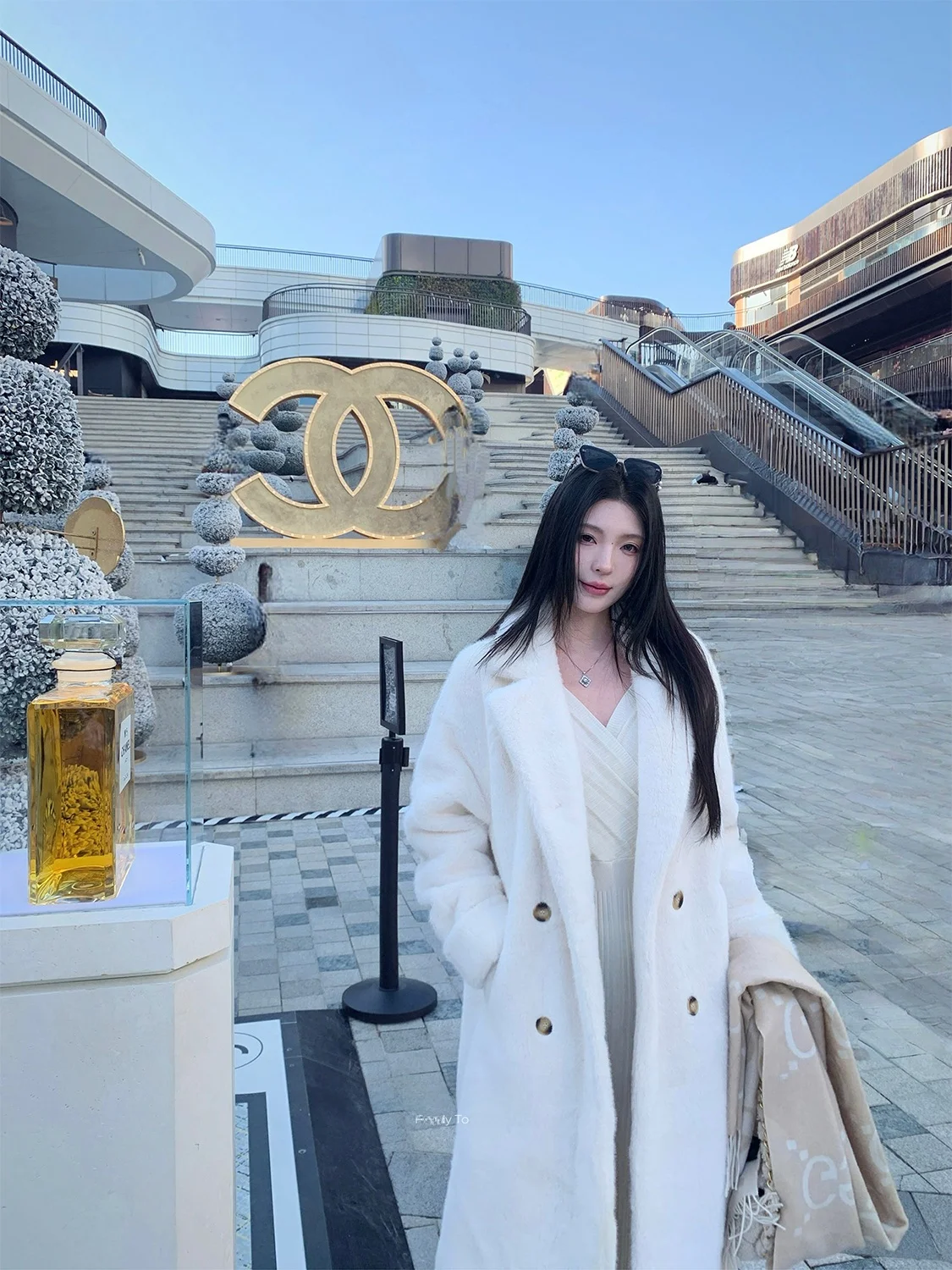 

Длинная белая шуба Ele, женская модная экологически чистая кожаная верхняя одежда Zhou Zhang Chapter Ai, белое роскошное пальто