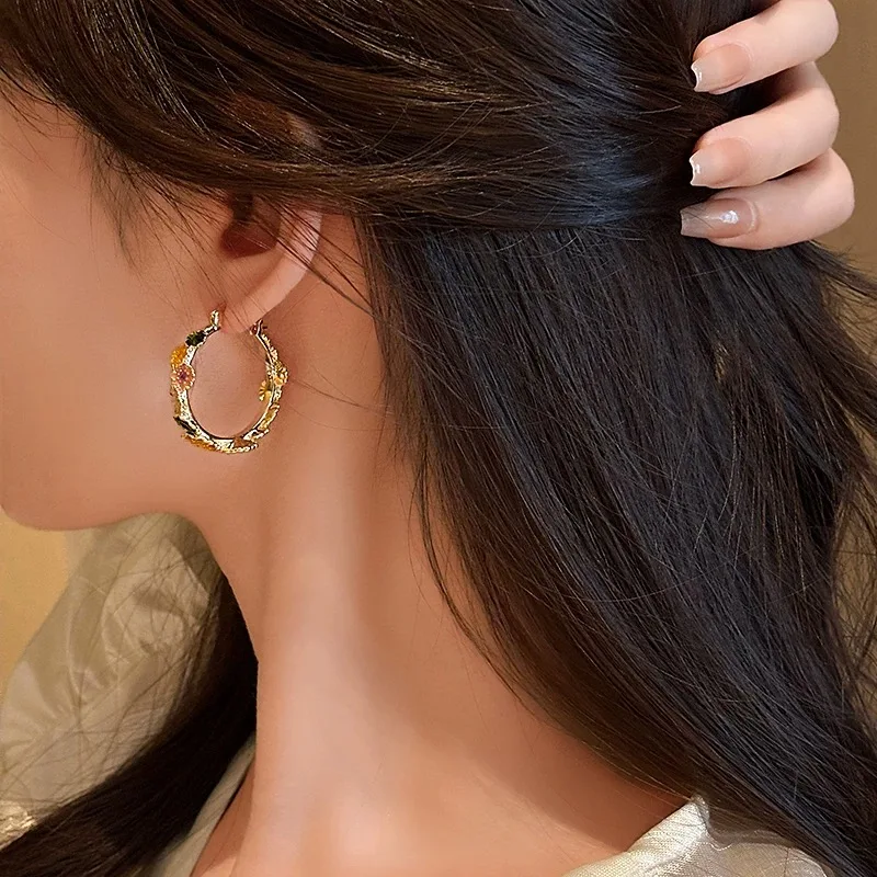 Orecchini rotondi con fiori colorati eleganti e squisiti dal design unico di nuova moda per le donne Regali per feste di compleanno di gioielli di fascia alta