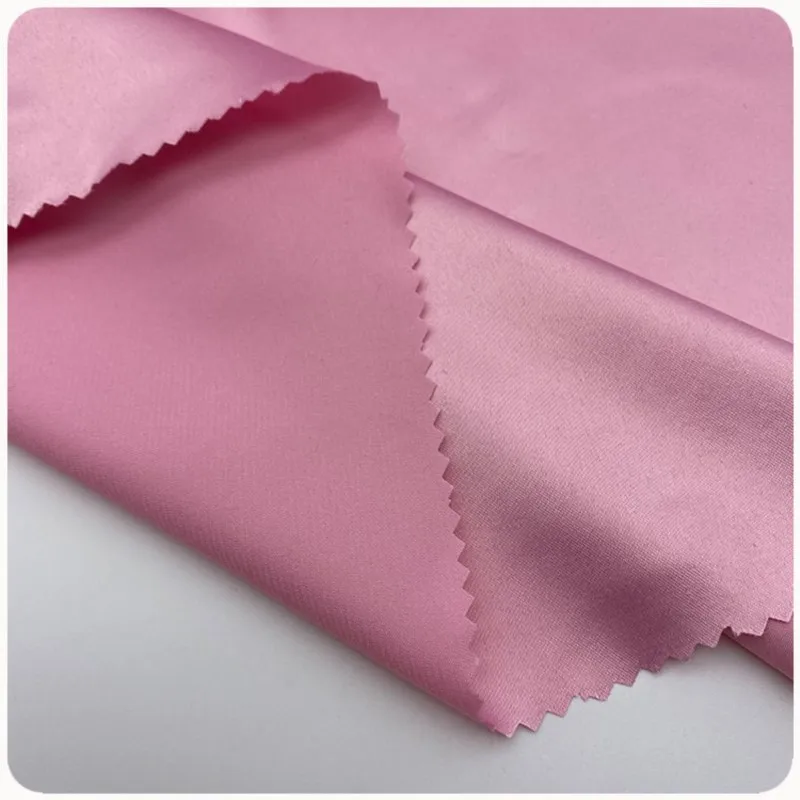 Tissu en satin semblable à de la soie mate avec masque pour les yeux doux, robe de soirée à la mode et matériel pour chaussures