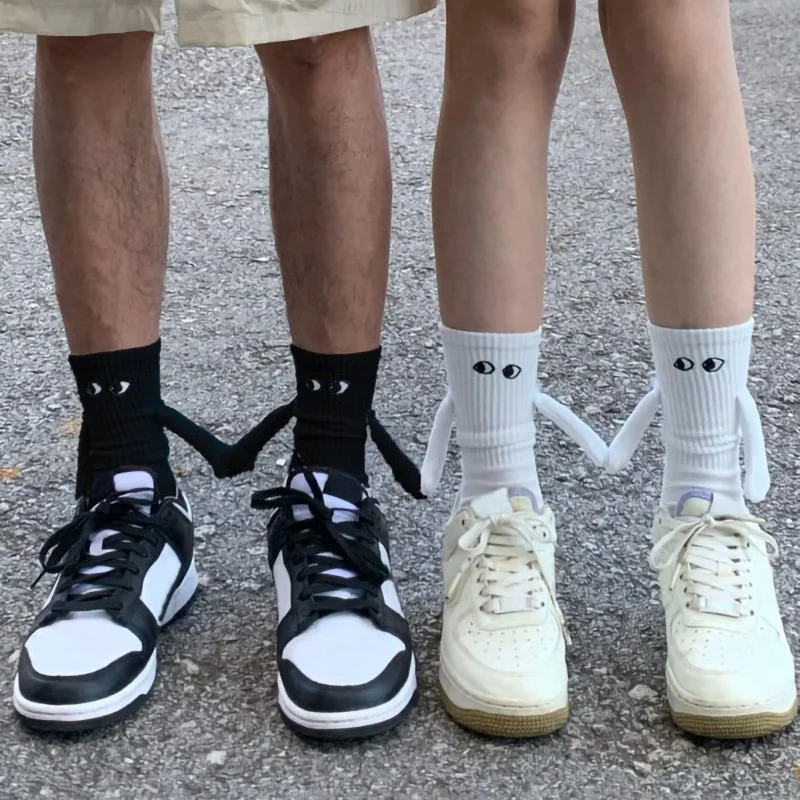 

1 Pair Women Fashion Funny Socks Creative Magnetic Attraction Hands Black White Cartoon Eyes Couples Socks