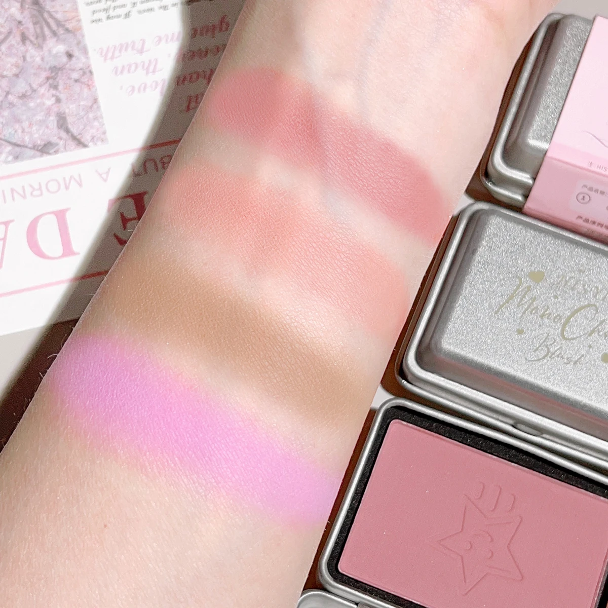 4 ألوان متوفرة صندوق حديد أحمر خدود أحادي اللون، لوحة أحمر خدود غير لامعة بلون الخوخ لتفتيح لون البشرة، تعديل لون المخطط المخطط