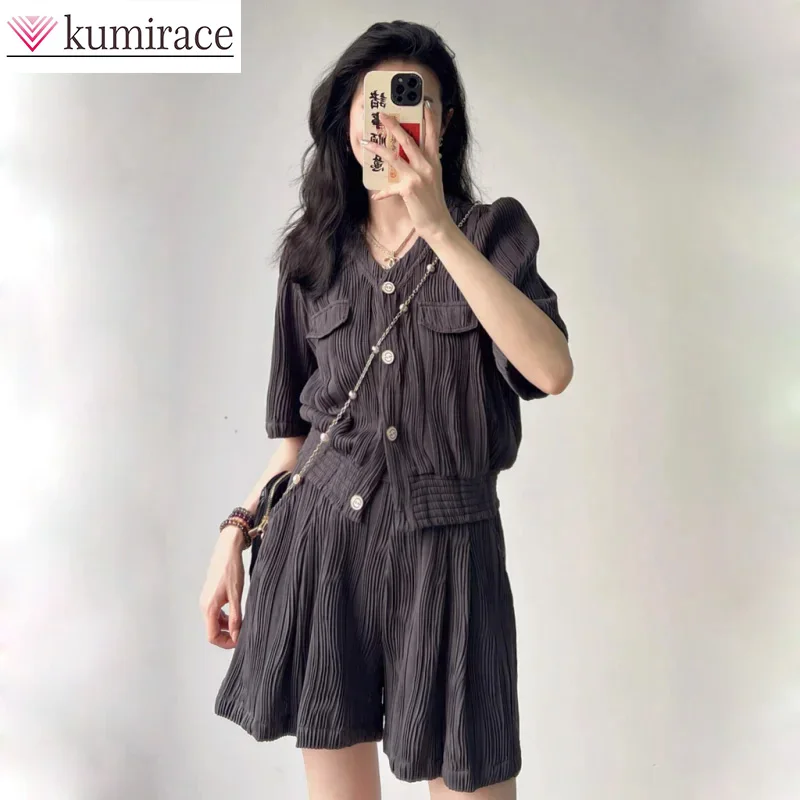 

Fashionable Loose and Slimming Two Piece Set 2024 Summer New Short sleeved and Fashionable High Waist Shorts Set for Women