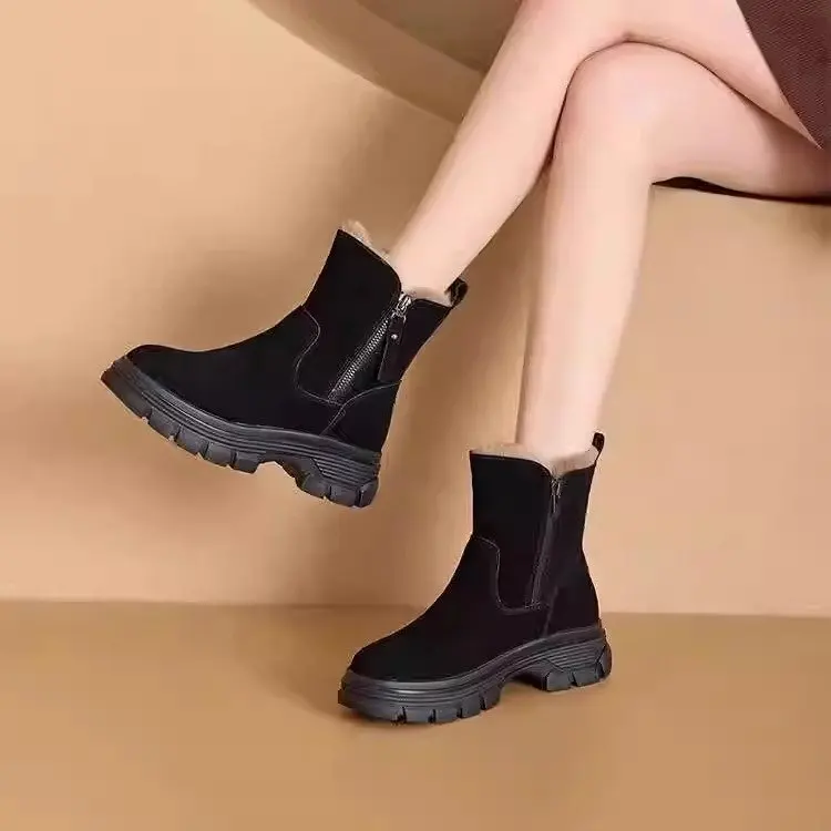 

Women's Winter Thickened Fleece Lined Fur Integrated Snow Boots Short Warm Cotton Shoes Fashionable Daily Wear Flat Heel