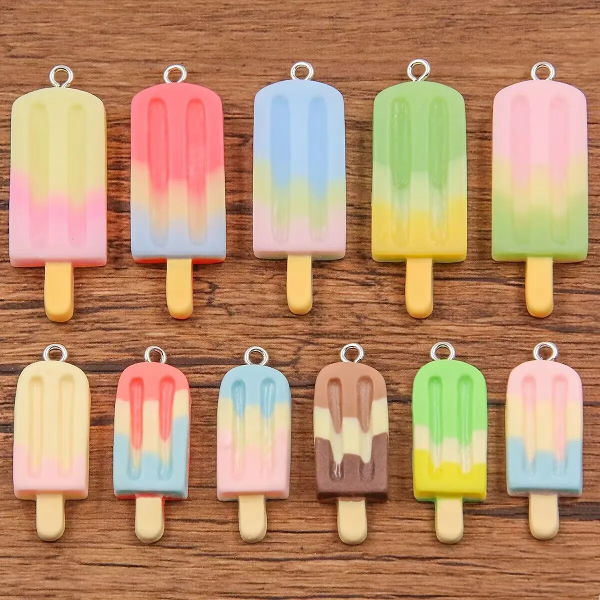 6 piezas de dijes de resina con diseño de paleta de helado en degradado, mini colgantes de paleta, accesorios DIY para collares, pulseras, bolsos, joyería colgante y manualidades.