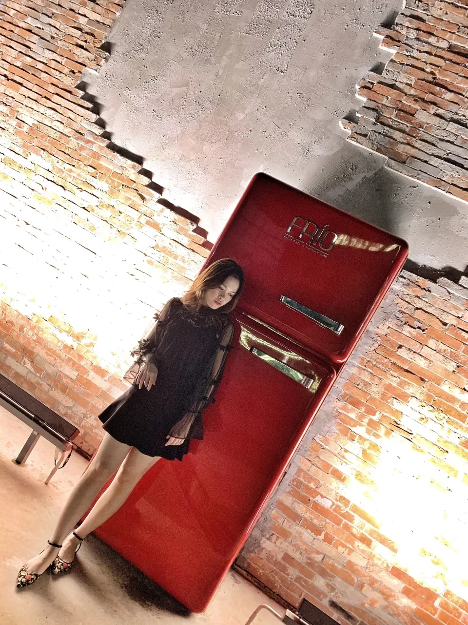 Bar KTV network red door invisible secret restaurant cafe storefront personalized creative decorationfake