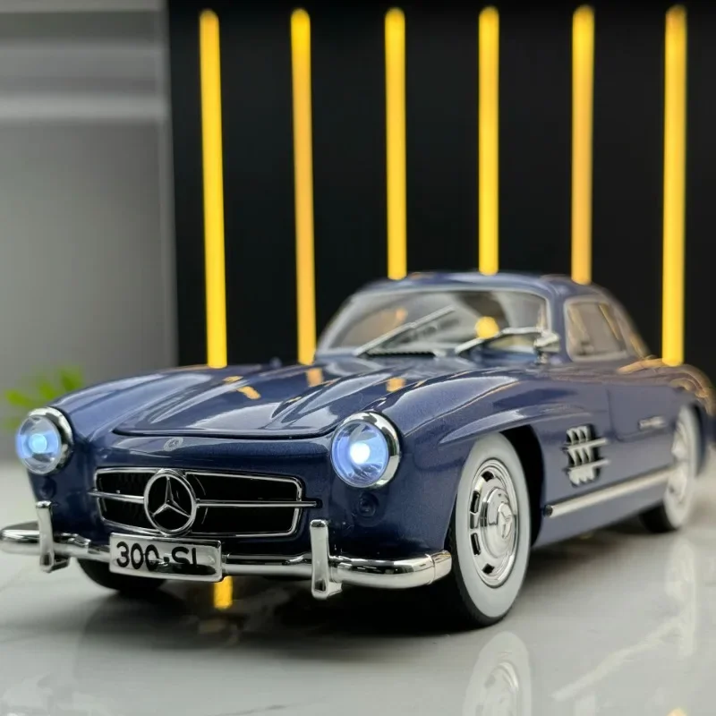 Vintage Car Model Of 1:24 Benz 300SL Collective Miniature Voiture Sound Light Children Diecast Toy Vehicle Boy Gift Home Decor