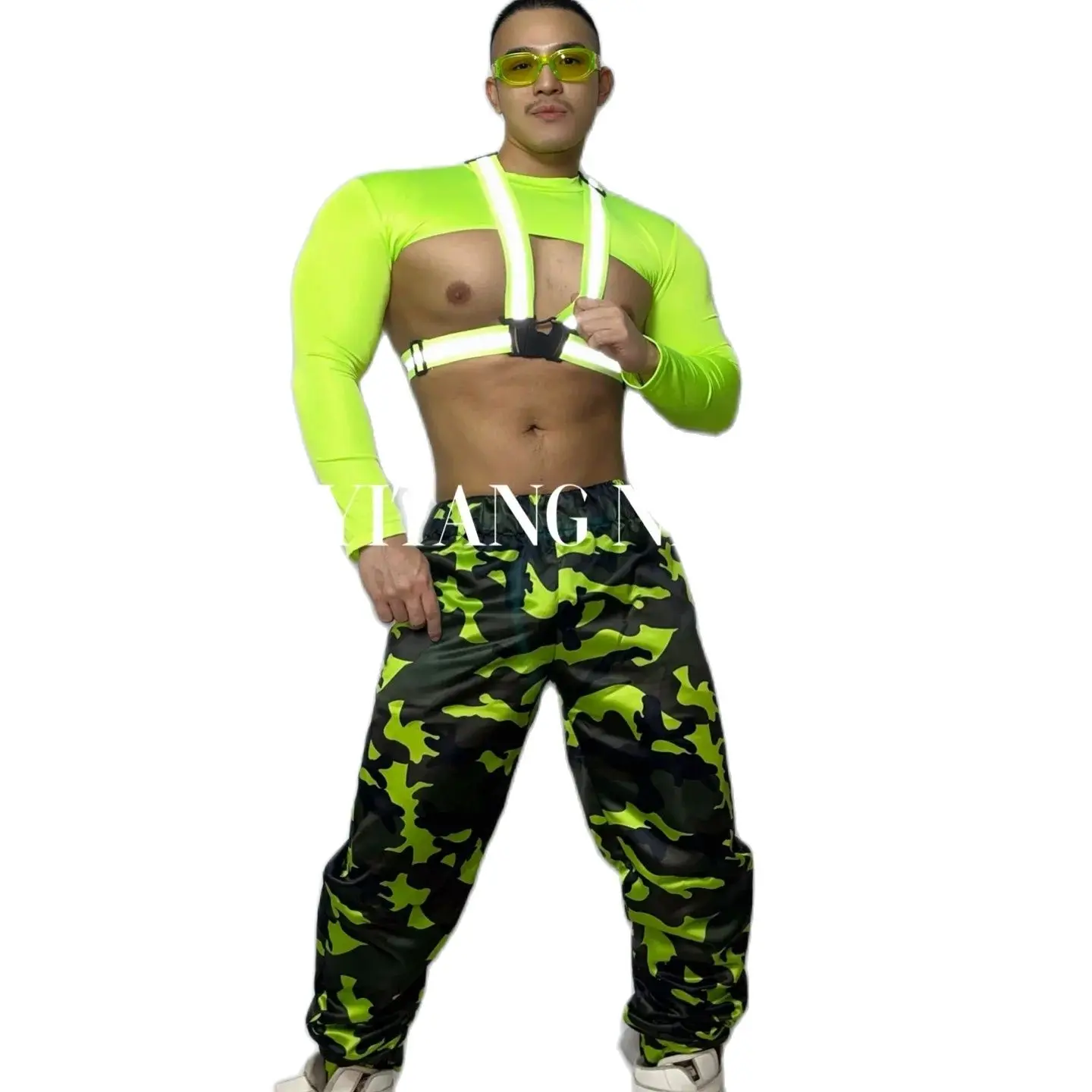 2025 신상 무대 의상 힙합 카모 팬츠 세트 형광 그린 유로 아메리칸 머슬 남성 인기 공연 의상 yj105