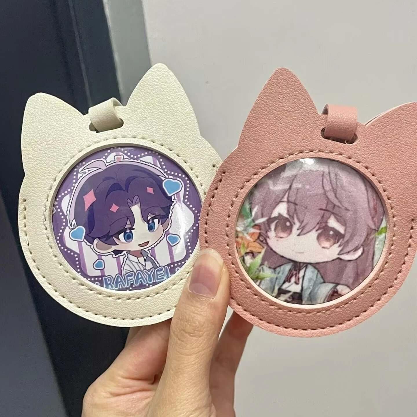 حافظة واقية معلقة على شكل حقيبة صغيرة من باجي، حقيبة صغيرة شفافة لتخزين شارة عرض الملحقات الطرفية الأنيمي