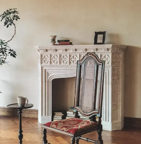 Hand Carved Indoor Fireplaces for Hotels and Villas Designer Freestanding Beige Marble Fireplace