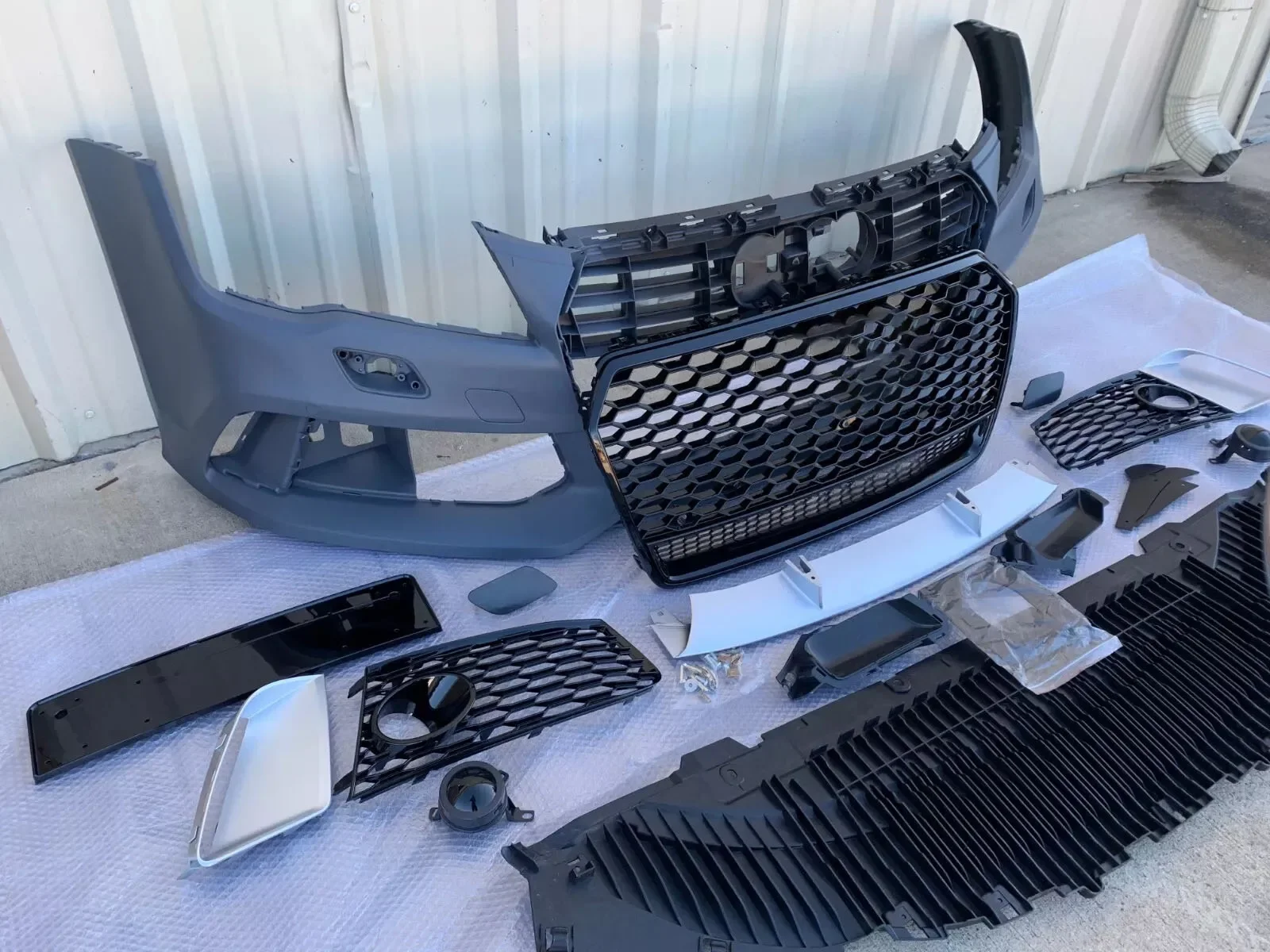 Factory US Warehouse RS7 Style Front Bumper with Grille for  A7 S7 C7 C7.5 2009-2018 A7 S7 Modified RS7 Bumper Body Kit