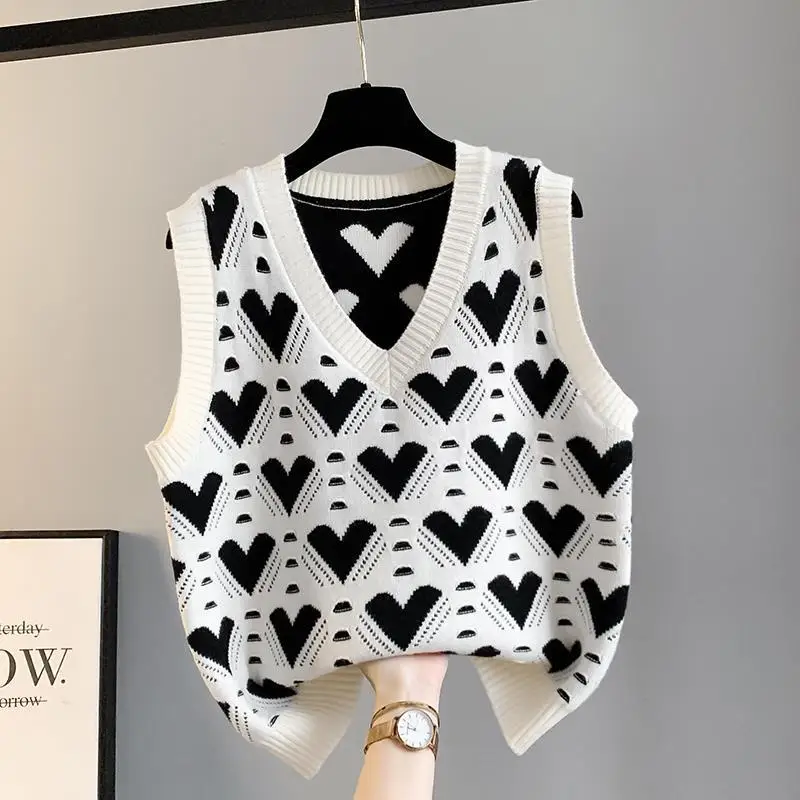 Autumn/Winter New Knitted Sweater Vest Women's 2024 Sleeveless Pullover Korean Love Embroidery V-neck Loose All-Matched Tank