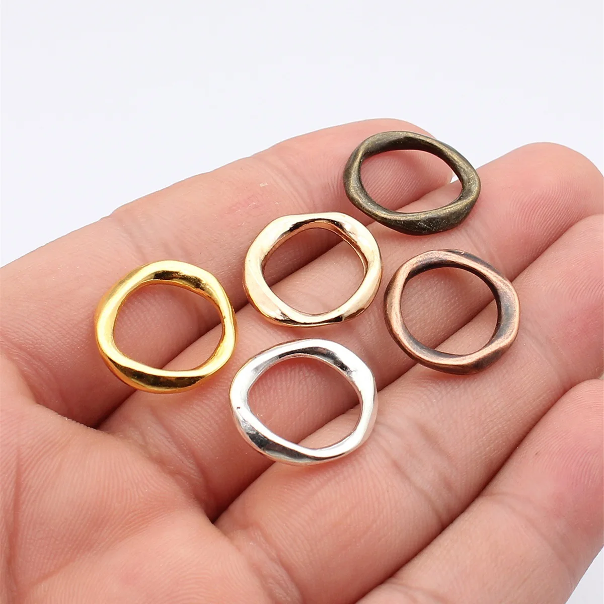 WYSIWYG 10pcs 19x18mm 5 Colors Hammered Pattern Twisted Circle Connector For DIY Jewelry Making
