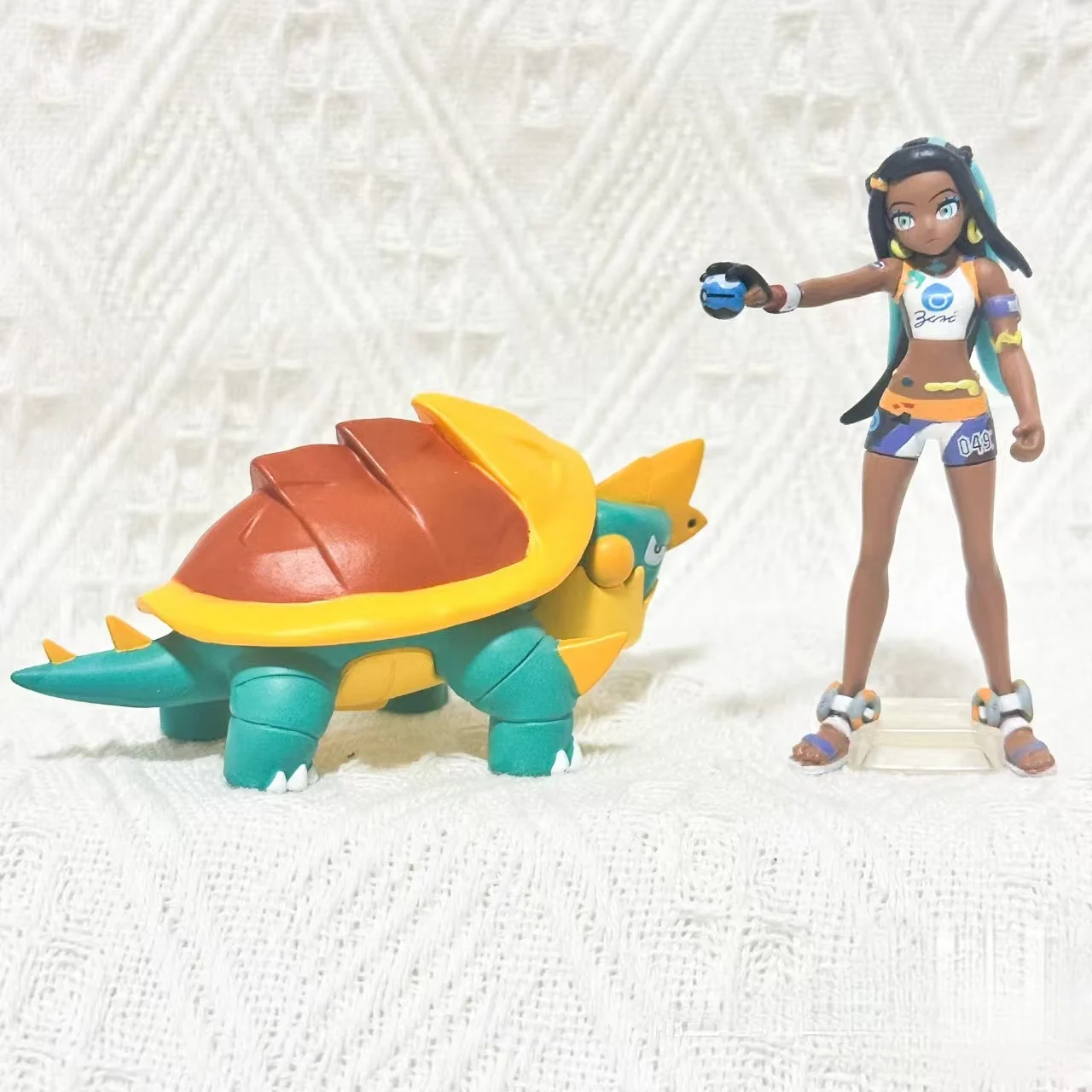 

Genuine 1/20 Scale The World MIKURI and MILOKAROSS Cute Torterra Action Figure Model Toys