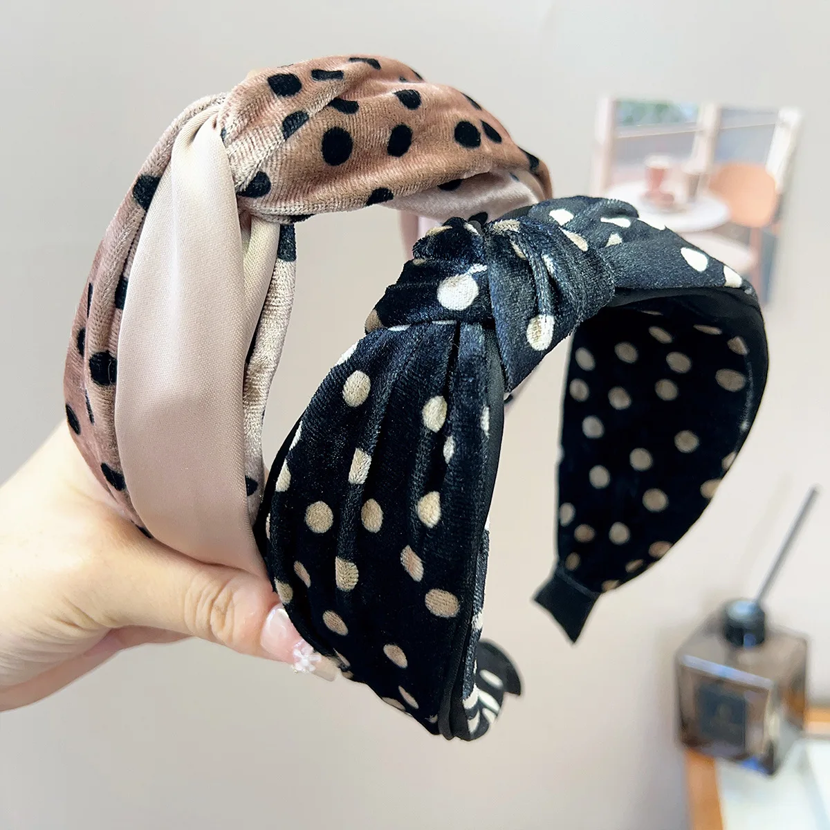 

Autumn Winter New Velvet Fabric Polka Dot Wide Edge Knotted Cross Headband High-end Feel High Skull Top Versatile Hair Accessory