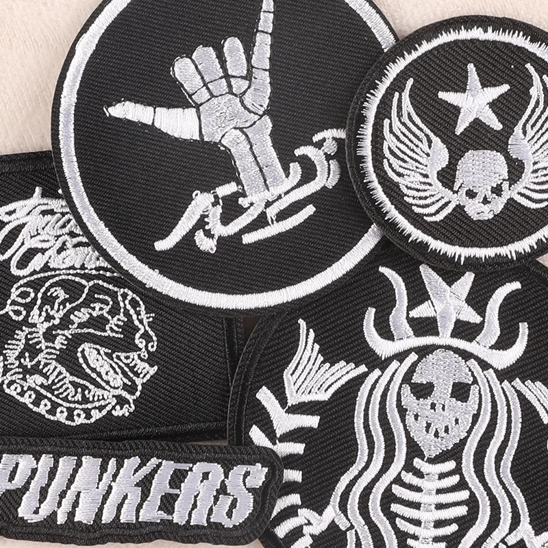 Black White Skull Iron On Patches Rock For Clothes Embroidered Mochila Hat Sew Parches Punk Fabric Diy Naszywki Jacket Sticker