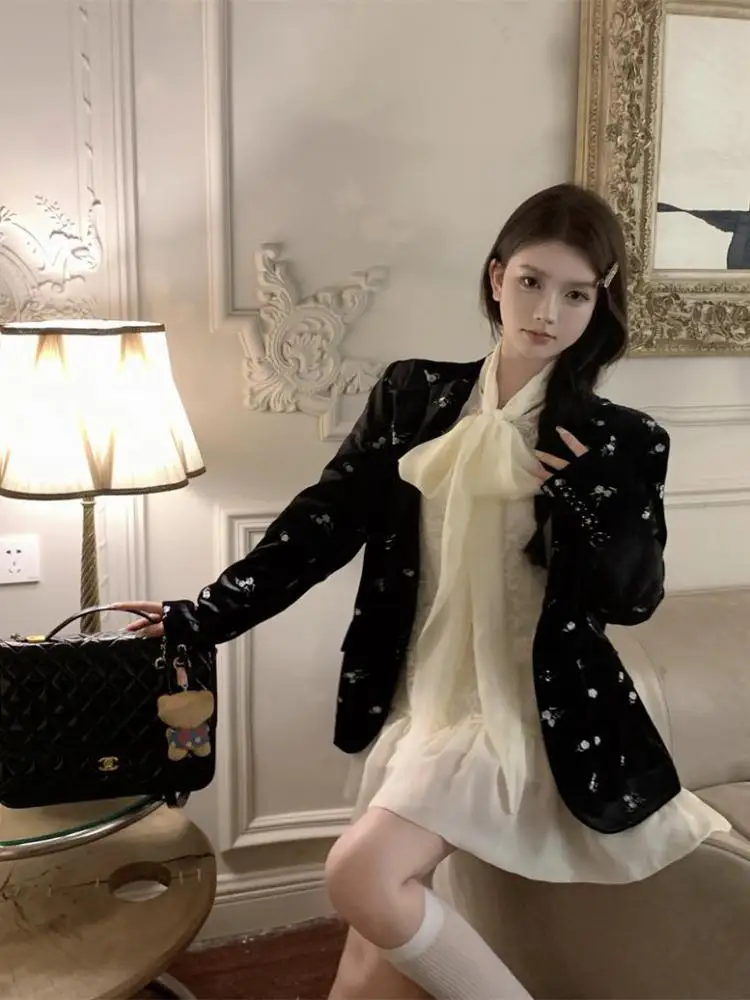 

Vintage Women's Black Print Embroidery Long Sleeve Velvet Blazer Jacket Y2k Korean Fashion Autumn Winter Elegant Tops 2024 Trend