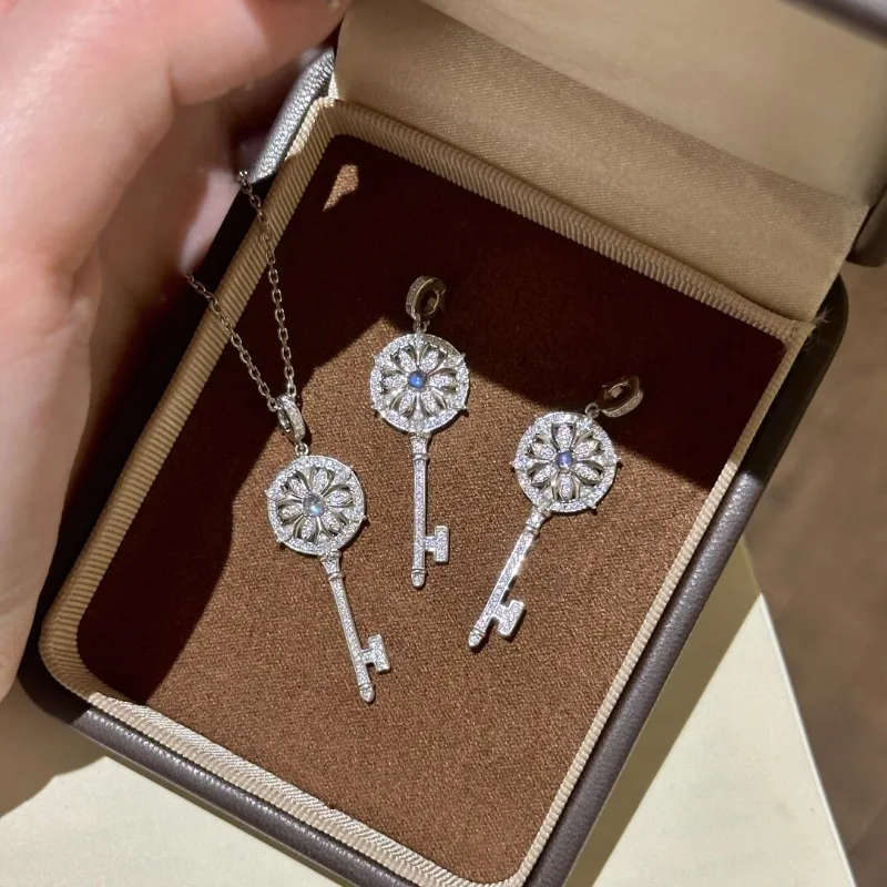 Fashion moonstone key necklace hollow out inlaid full diamond snowflake exquisite pendant luxury jewelry