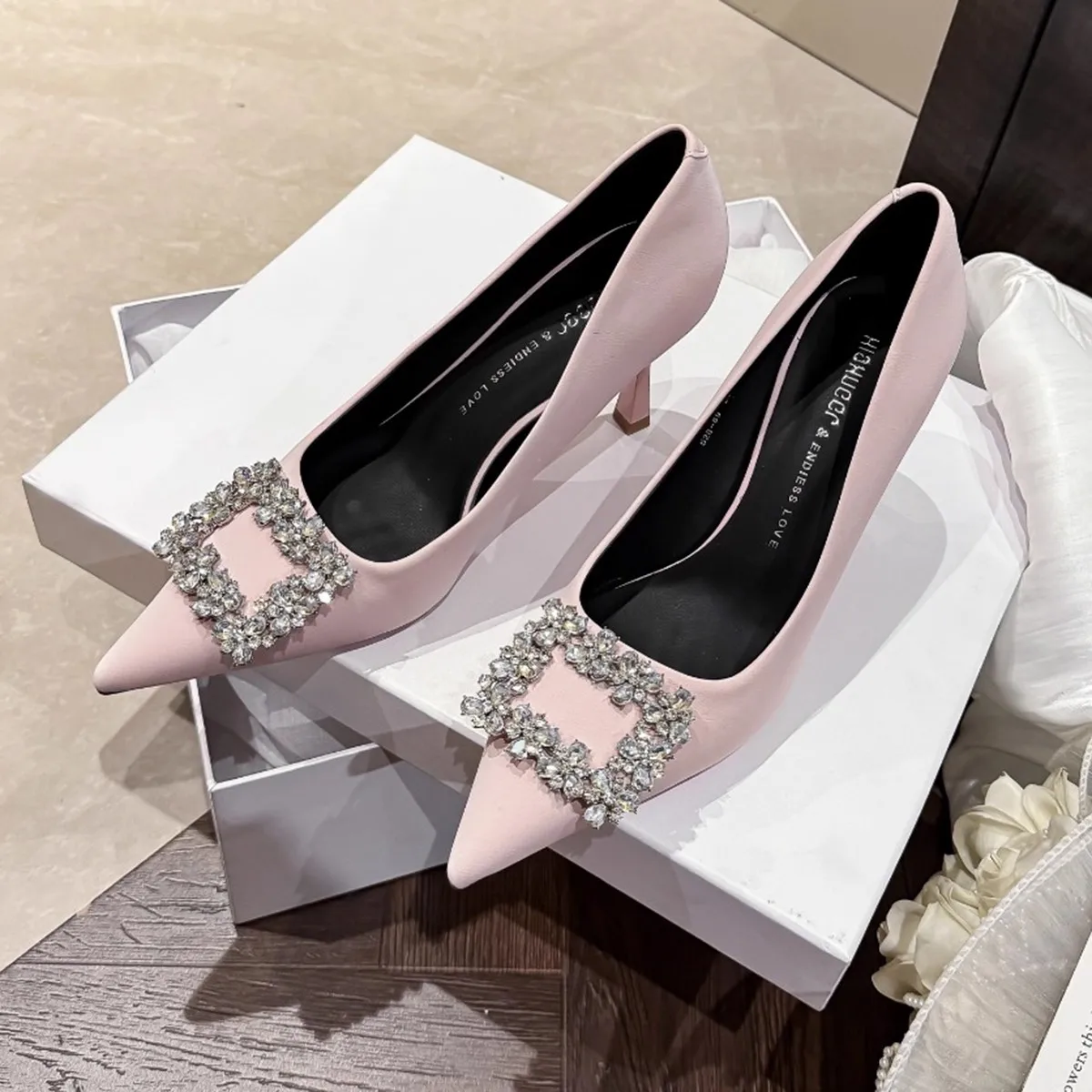

Wedding Party Banquet Shoes Glitter Diamond Bling Pumps Luxury Satin High Quality Women Shoes Thin Heel Pointed Toe High Heels