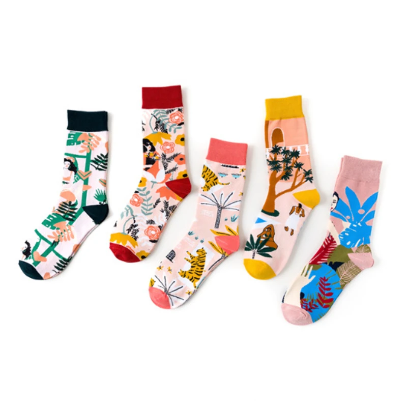 Beauty illustration small animal creative medium tube socks European and American street literature and art women\'s cotton socks