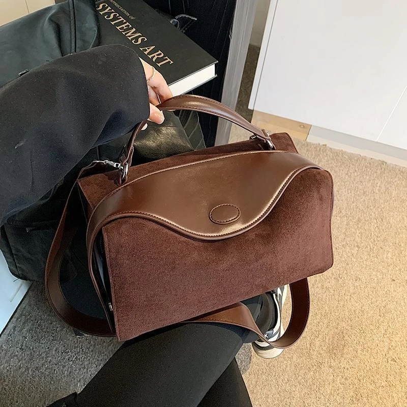 

Autumn and Winter Retro Matte Women's 2025 New Fashion Casual Versatile Messenger Bag Commuter Portable Boston Bag