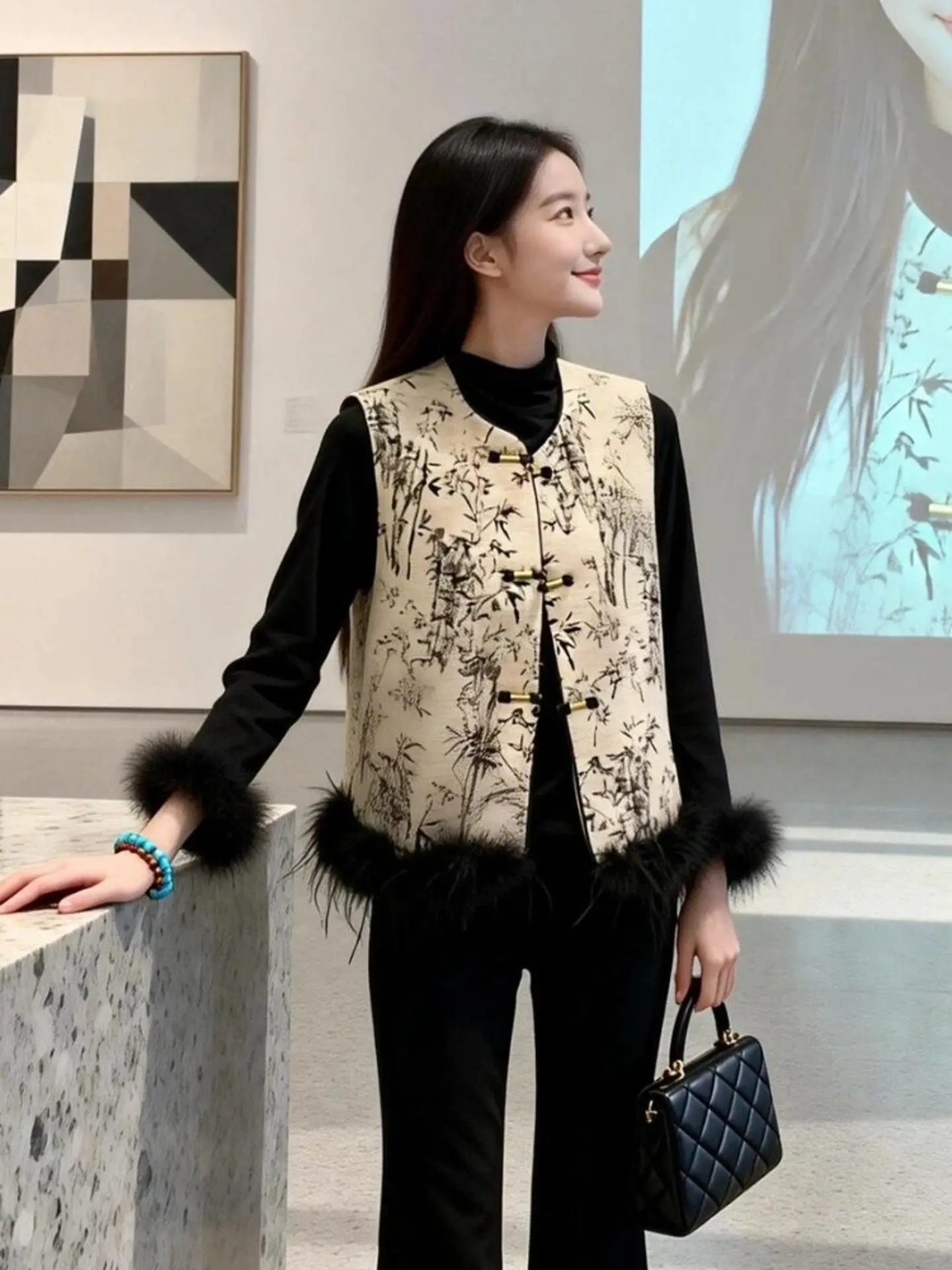 

New Chinese Style Embroidered Cotton Vest Women's Fashionable High-End Unique Detachable Fur Trim Splicing Vest Trendy Outerwear