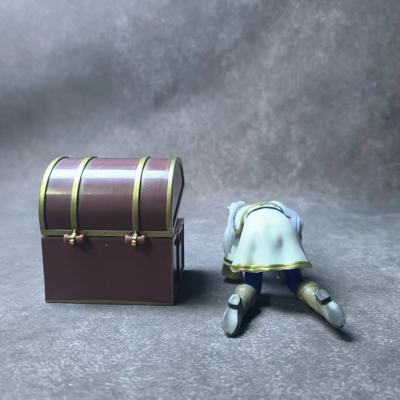 ฟิกเกอร์การ์ตูนอนิเมะ ฟรีเรน ตู้สมบัติ แอคชั่นฟิกเกอร์ ของสะสม ตกแต่งโต๊ะทำงาน ของเล่นโมเดลพีวีซี ของขวัญ