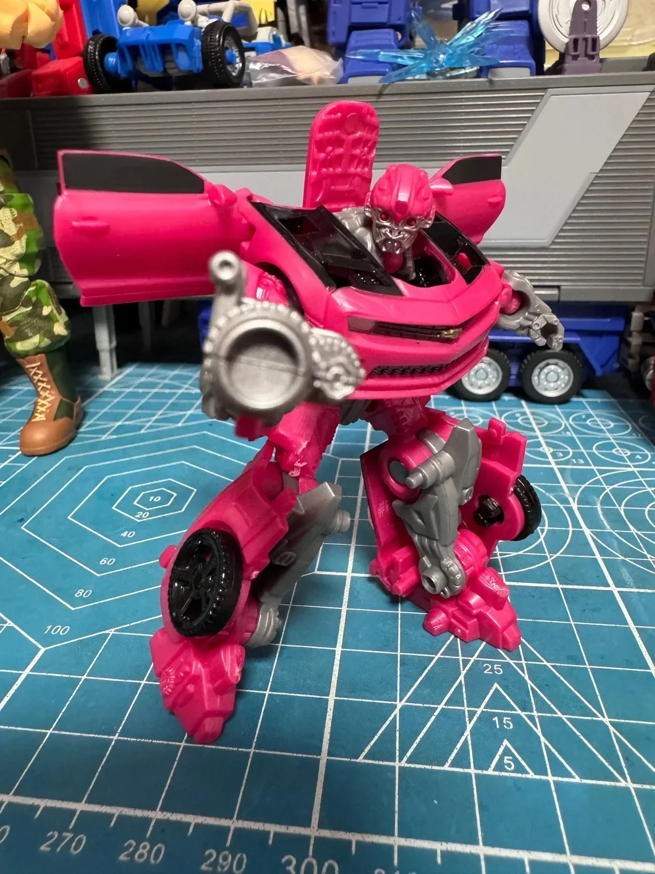 Auf Lager Hasbro Transformation Toys SS86 Core Laserbeak Pink BEE Actionfiguren Roboter Autobot Kleines Modell Geschenkkollektion