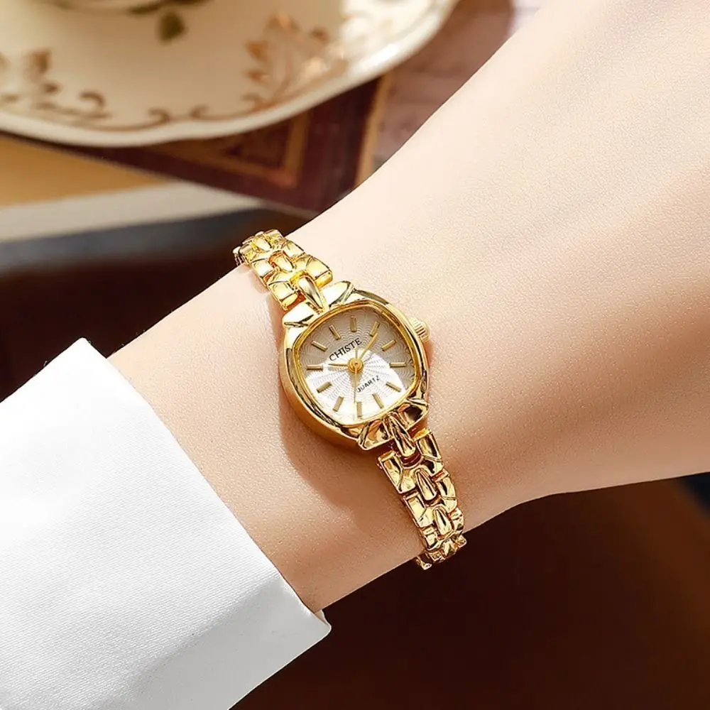 Fashion Alloy Bracelet Watches Gold Retro Wristwatch Quartz Watch Gift