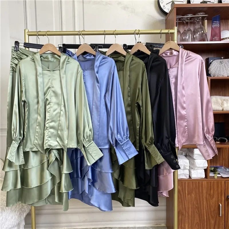 

New Satin Ruffle Pleated Abaya Dubai Muslim Dress Luxury Islamic Clothing Sets Woman 2 Pieces Tops Skirt Turkey Kaftan Outfits