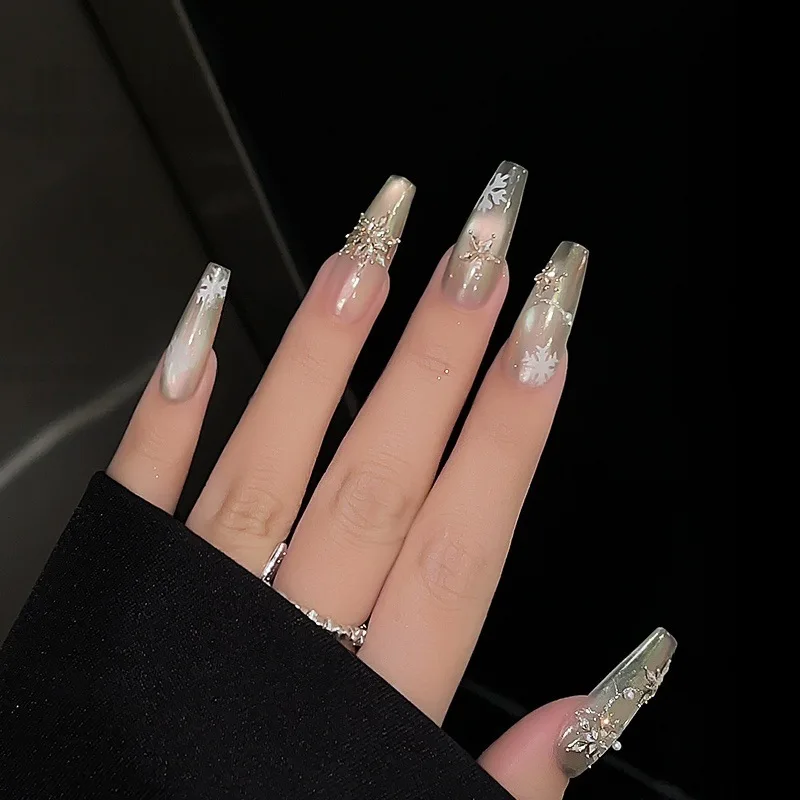 Hurtowe, wysokiej jakości, błyszczące diamenty w kształcie śnieżynki 1,5 * 3 mm, mini wiertło do paznokci, szklane ozdoby do manicure.