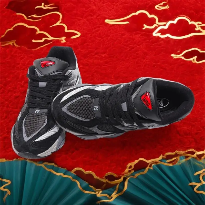 

Спортивная обувь на подкладке WarmStable, структурный дизайн, сейф для занятий спортом