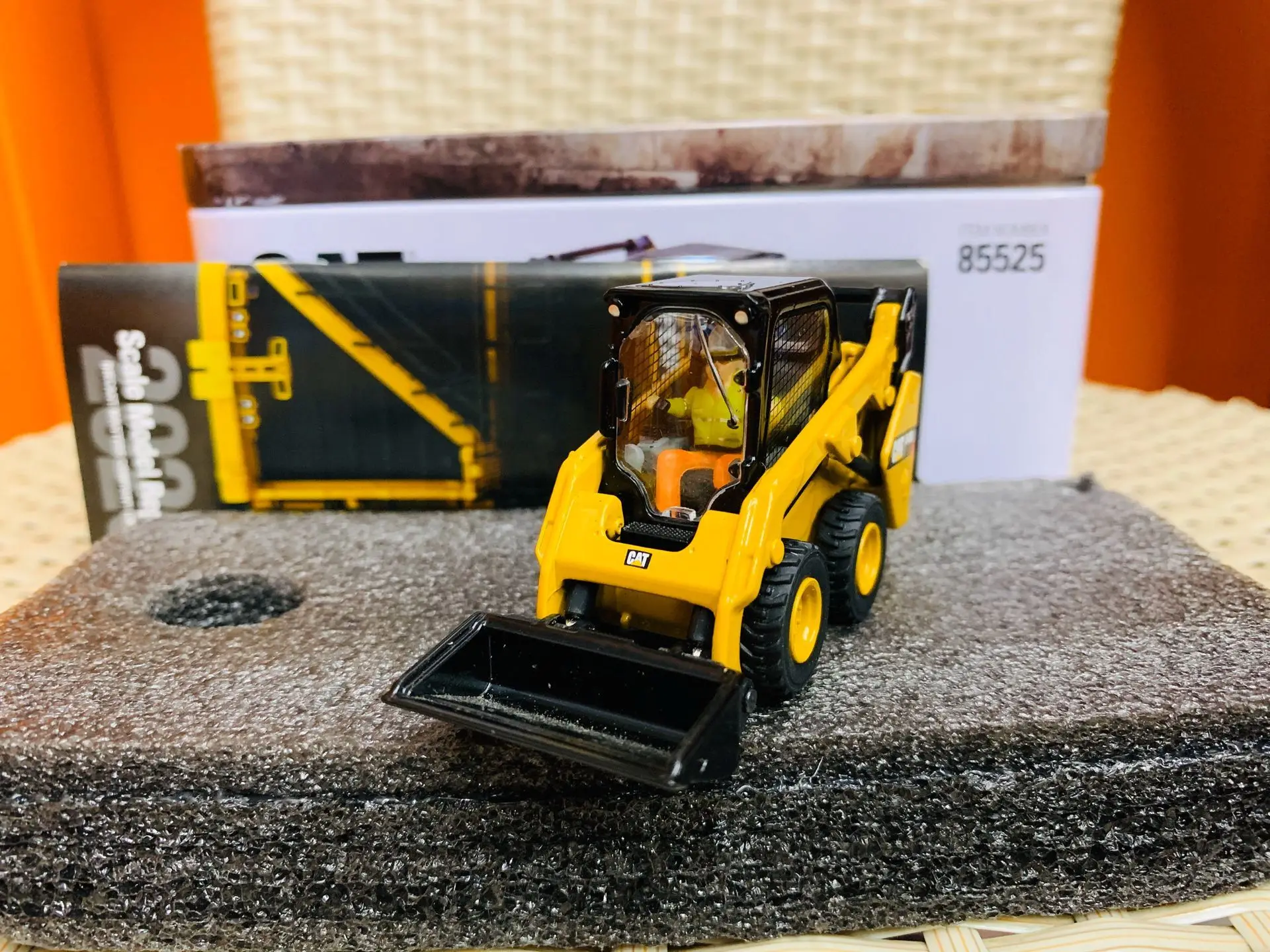 Skid Steer Loader, 1:50 Escala Modelo Metal, Mestres Diecast, 242D, 85525