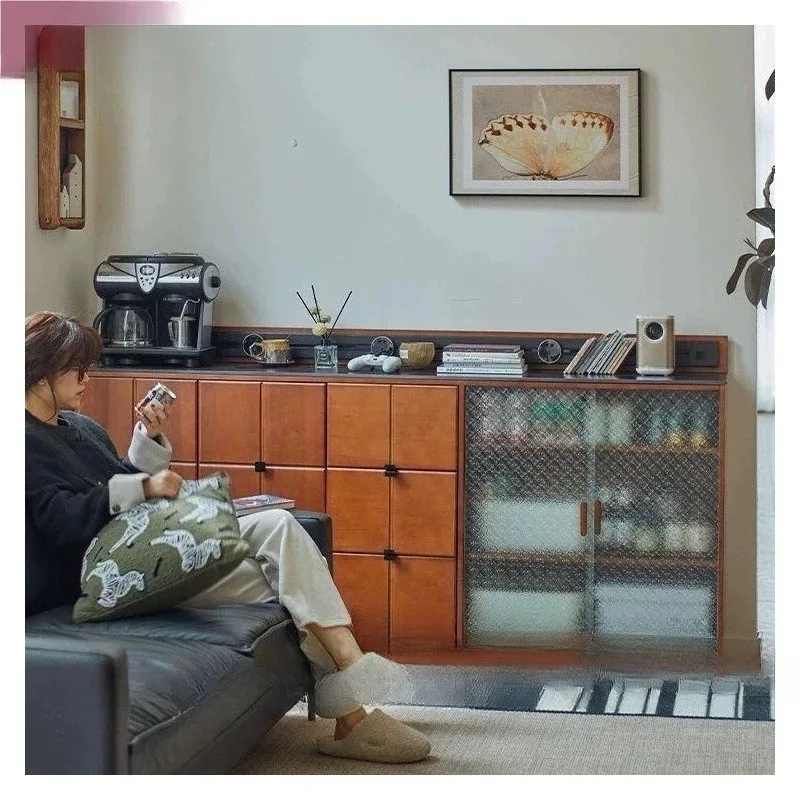 원목 암석판 식탁 옆 수납장 벽에 붙인 모던 수납장 차 수납장