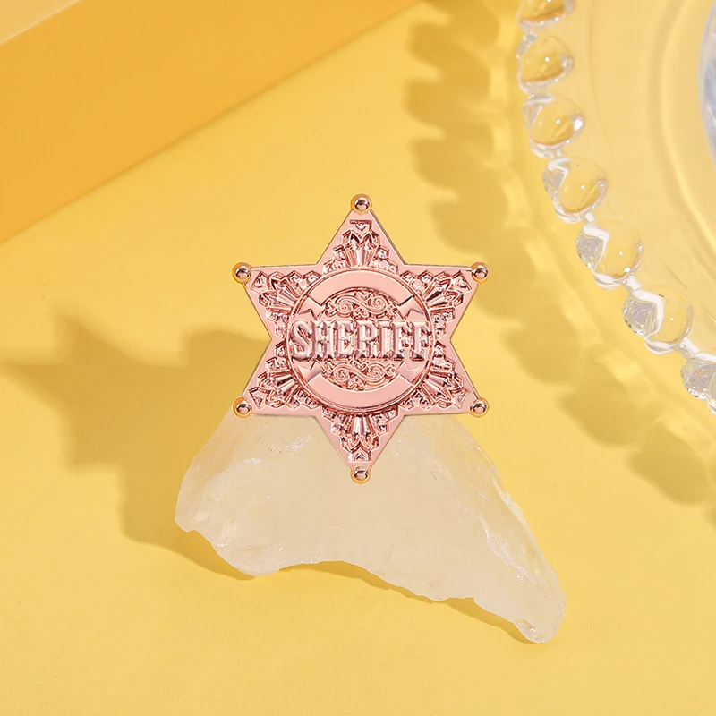 الكرتون شريف نائب جوائز المينا دبوس الفضاء الحارس خمر مسدس ستار الشرف بروش شارة التلبيب مجوهرات هدايا للأصدقاء