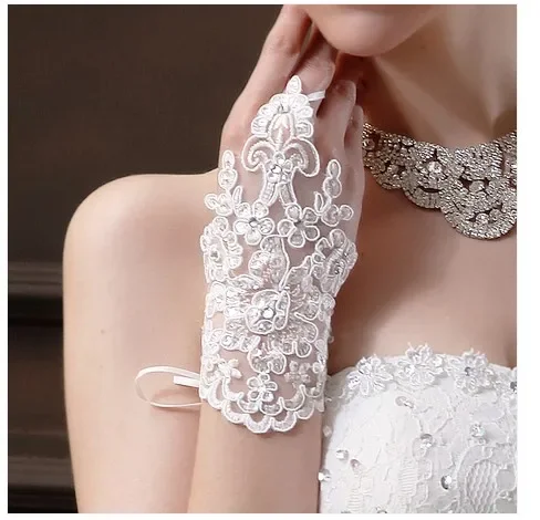 

Hot Sale White Appliques Fingerless Gloves Beads Bridal Gloves Elegant Short