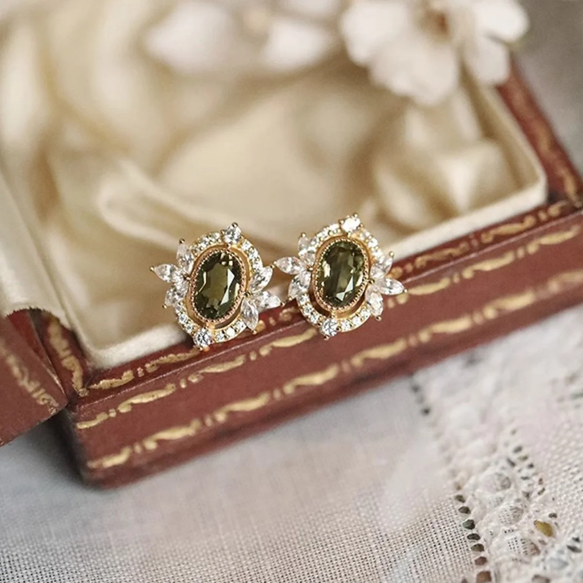 

Victorian Era Vintage 925 Silver Natural Peridot Earrings Sparkling CZ Peridot Ear Stud Daily Party Jewelry Free Drop Shipping