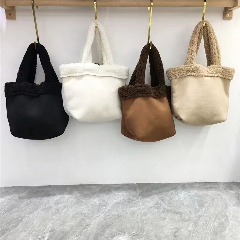 

Niche Retro Autumn And Winter Lamb Imitation Suede Handbag High-end Fashion Tote Bag Large-capacity Commuter Versatile Plush Bag