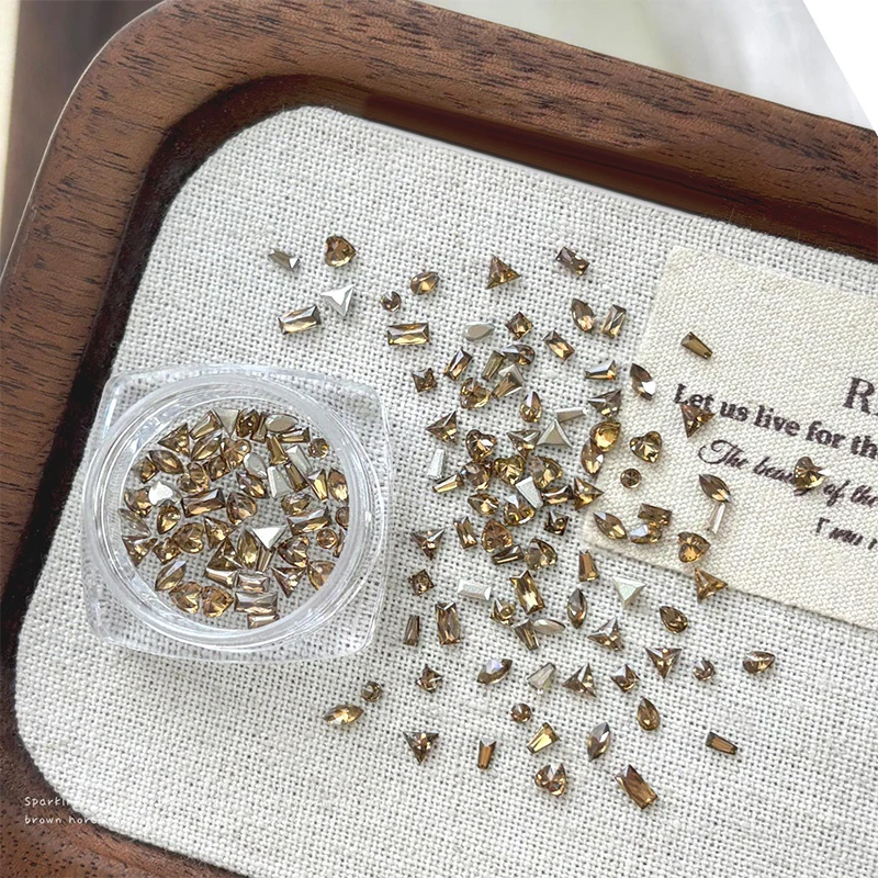 50 個キャラメルブラウンミニジルコンネイルラインストーン水滴/ラウンド/スクエア/トライアングル/ハートネイル宝石グリッターネイルダイヤモンド装飾