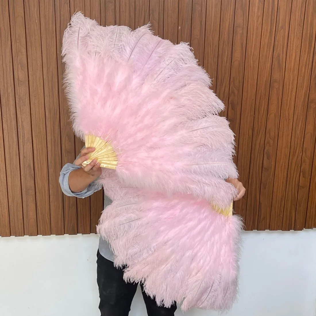 grand-eventail-en-plumes-d'autruche-blanches-pour-femmes-ideal-pour-costumes-de-spectacle-fetes-de-the-vacances-danse-mariage-seances-photo-et-performances-sur-scene