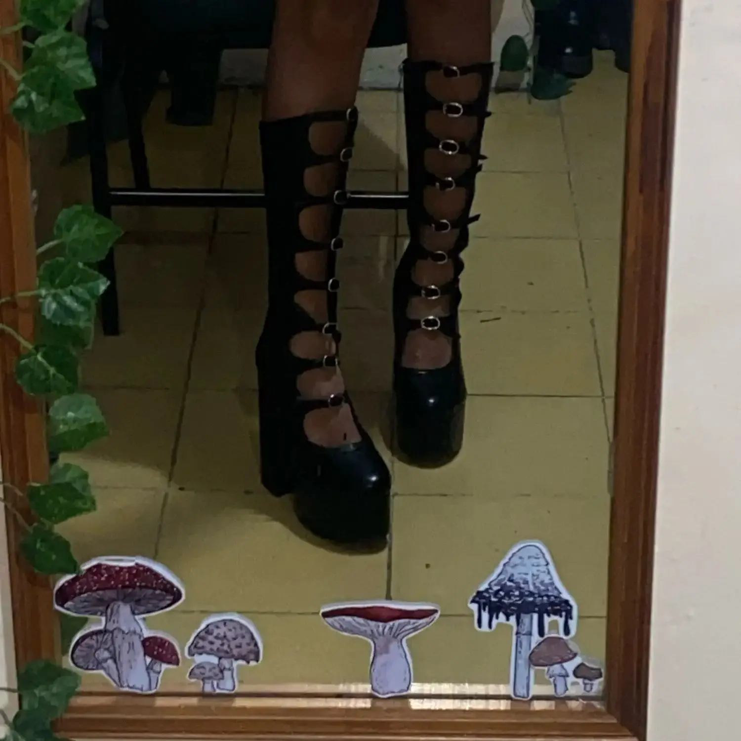 منصة سستة كعب مربع مشبك حزام النساء القطب أحذية الرقص 2025 جديد جوفاء منتصف العجل الأحذية موضة جولة تو أحذية مثيرة #1