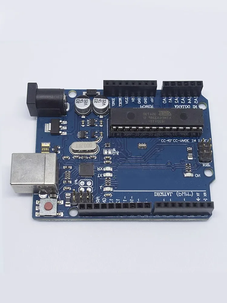 لوحة تطوير UNO R3 الرسمية تعتمد على لوحة تعليمية دخول وحدة التحكم الدقيقة ATmega328P مع كابل بيانات
