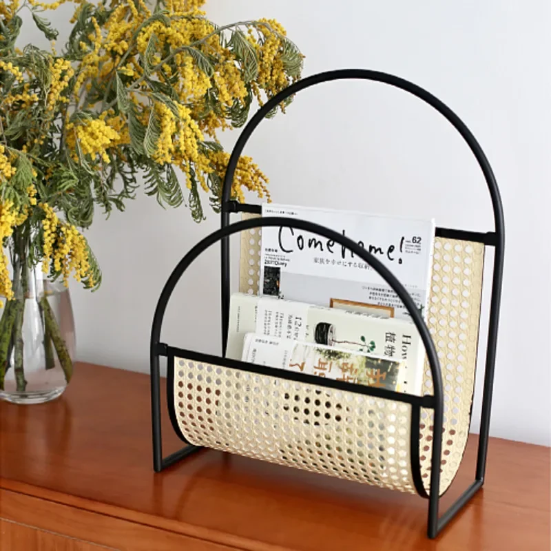 

Rattan Design Magazine Rack Japanese Style Book and Newspaper Stand Retro Sofa Shelves INS Cafe Display Rack for Living Room