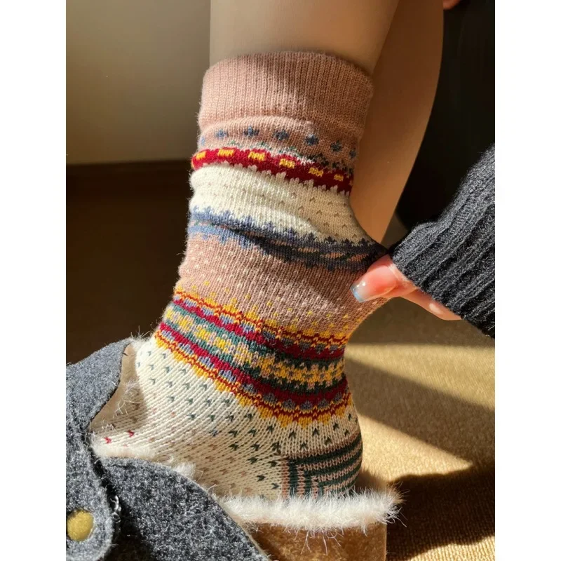 American Style Luxury Vintage Ethnic Street Style Thick Line Couple Ins Medium Tube Piled Socks For Women