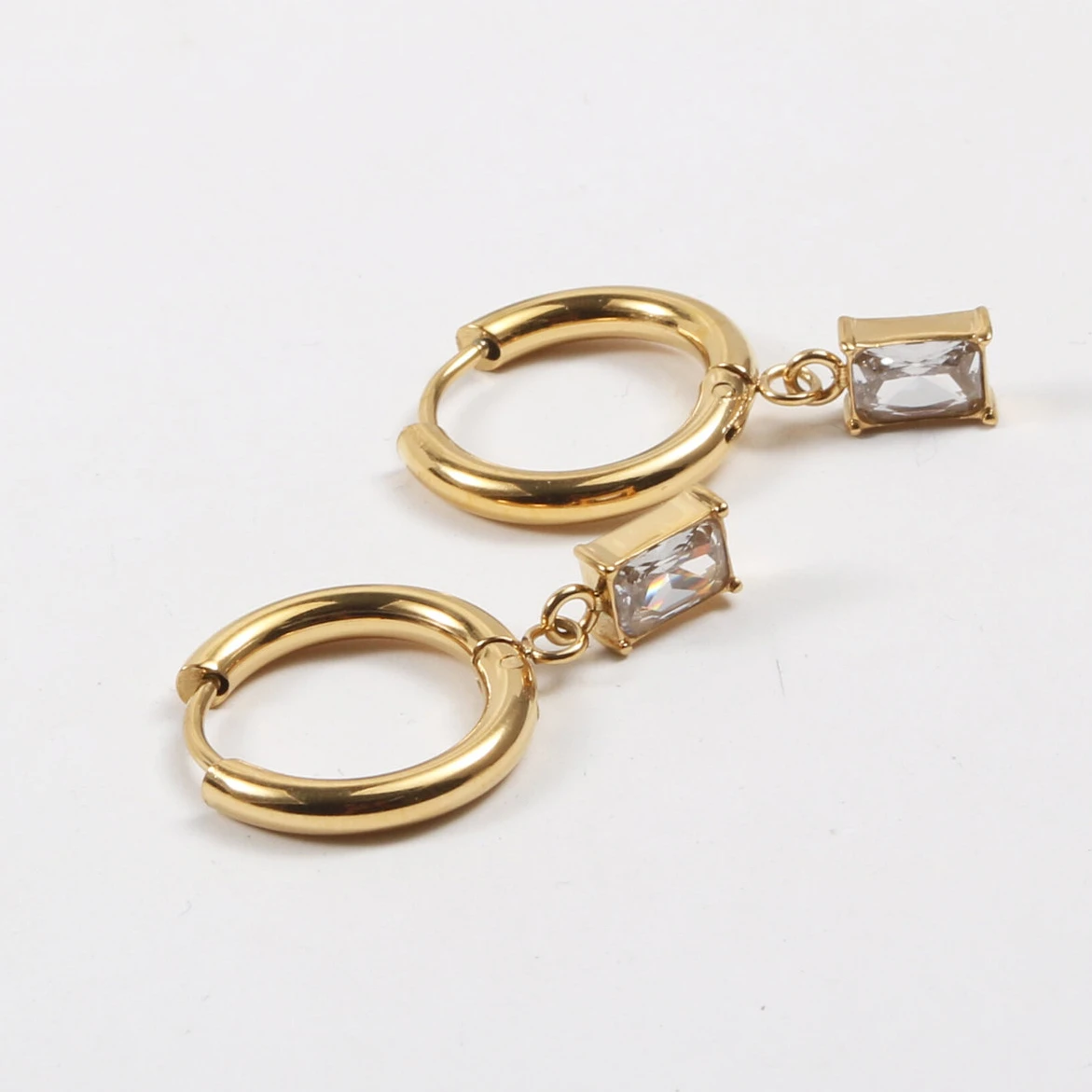 New Fashion Shinny Zircon Hoop Earring for Women Stainless Steel Hoop Earring Plated Gold Jewelry