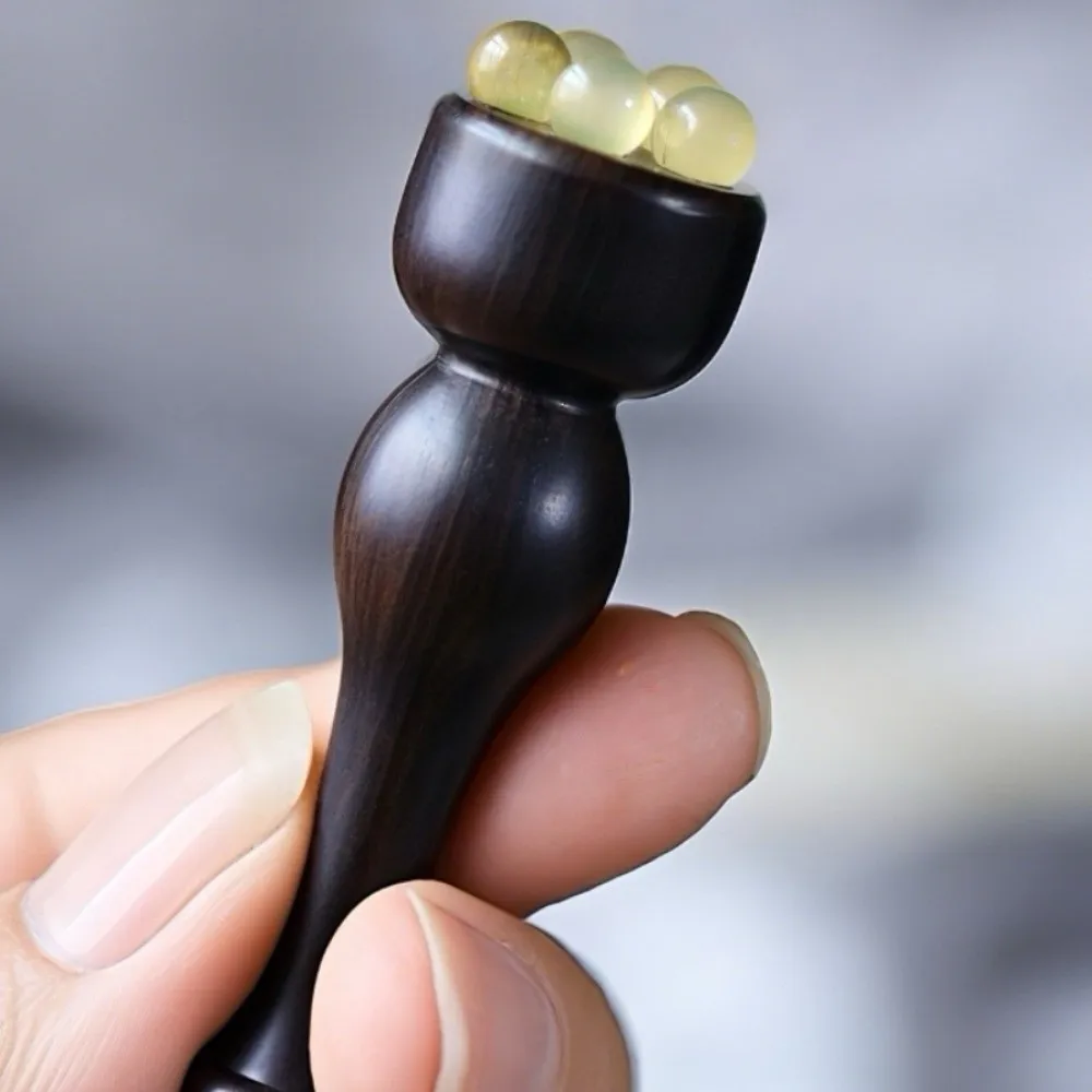 

Массажер с пятью бусинами в дизайне сандалового дерева и лотоса, уменьшает отечность, лифтинг и подтяжка лица, массажная палочка для глаз