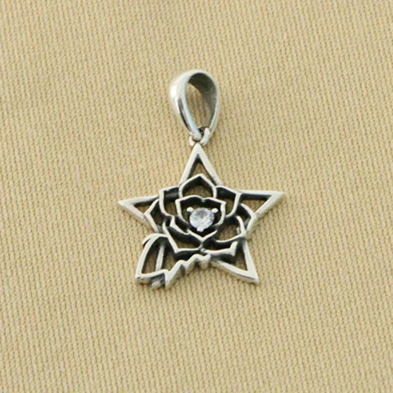 

Street trendsetter five pointed star necklace pendant, trendy and cool pure silver couple's collarbone chain pendant