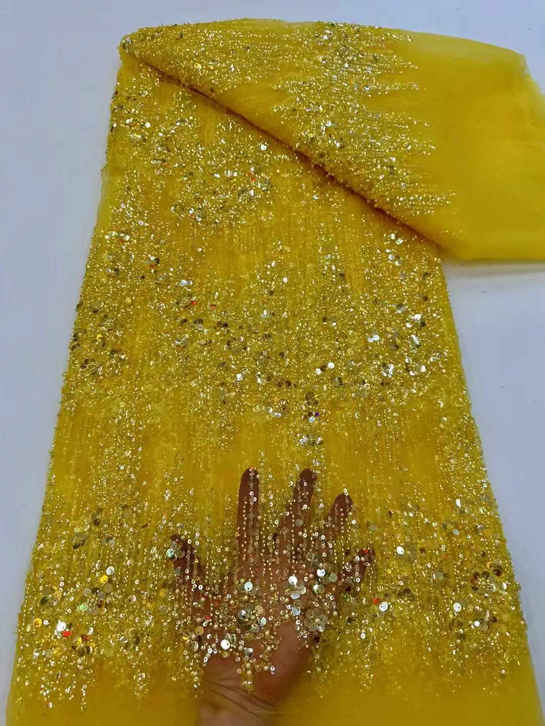 Tessuto nero Tessuto di pizzo con perline di lusso Tessuto di alta qualità 2025 Tessuto di pizzo di maglia africana con paillettes Cucito Tessuti di pizzo per feste di nozze