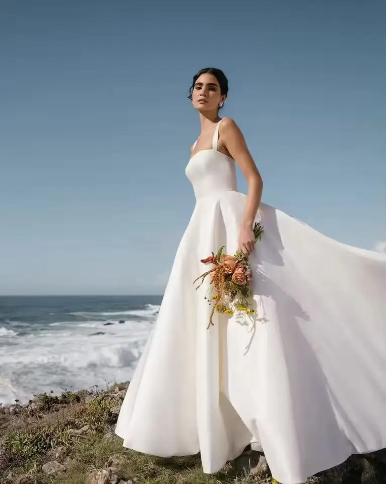 シンプルなサテンのウェディングドレス 2026 ハイ スリット A ライン花嫁衣装スクエアネックプリンセス Vestido デ ノビア ウェディングドレスカスタマイズ